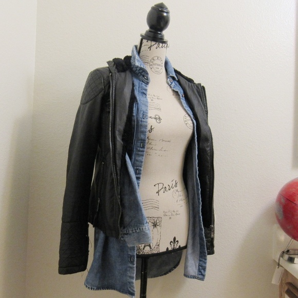 FOREVER 21 LONG DENIM BUTTON UP - Picture 7 of 7